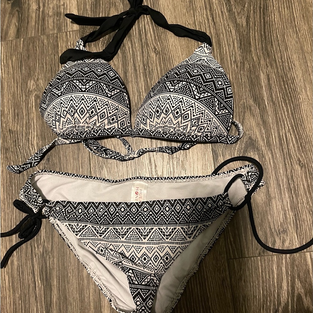 Black and white Hula Honey binkini